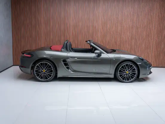 PORSCHE-718-2023