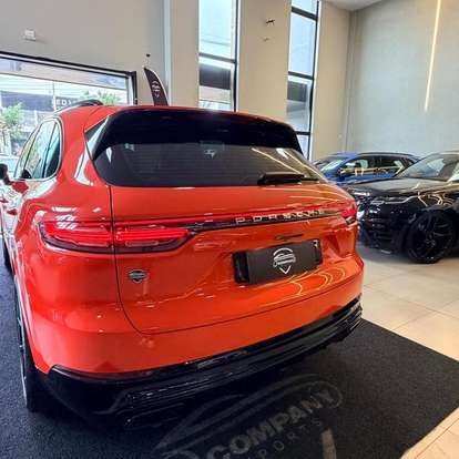 PORSCHE-CAYENNE-2021