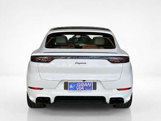 PORSCHE-CAYENNE-2022