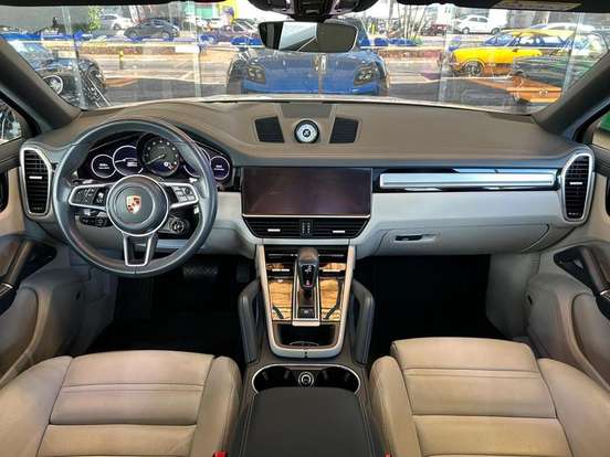 PORSCHE-CAYENNE-2022