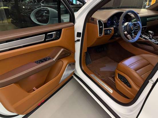 PORSCHE-CAYENNE-2023