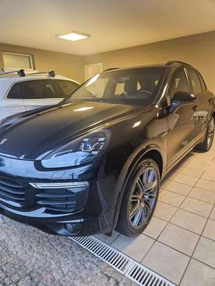 PORSCHE-CAYENNE-2017