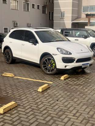 PORSCHE-CAYENNE-2012