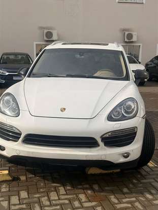 PORSCHE-CAYENNE-2012