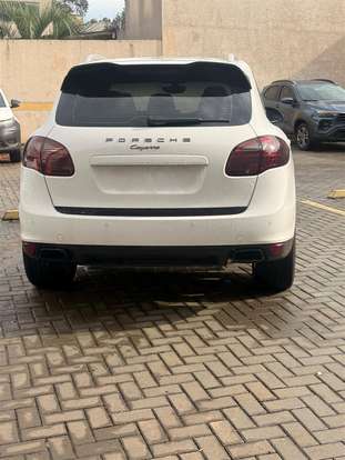 PORSCHE-CAYENNE-2012