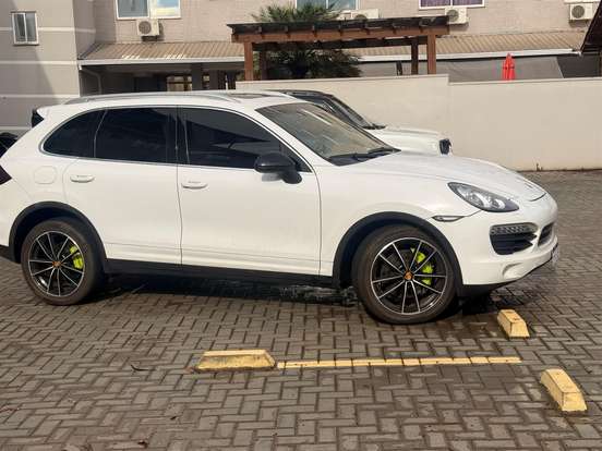 PORSCHE-CAYENNE-2012