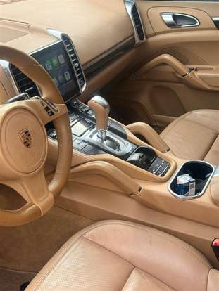 PORSCHE-CAYENNE-2012