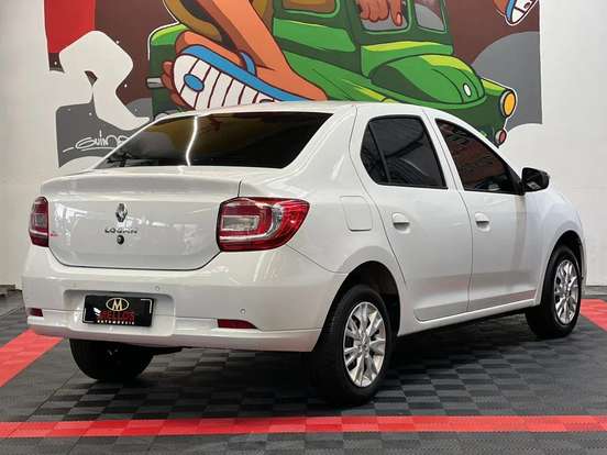 RENAULT-LOGAN-2024