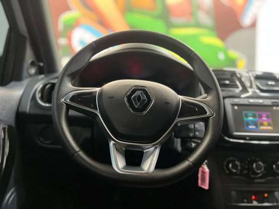 RENAULT-LOGAN-2024
