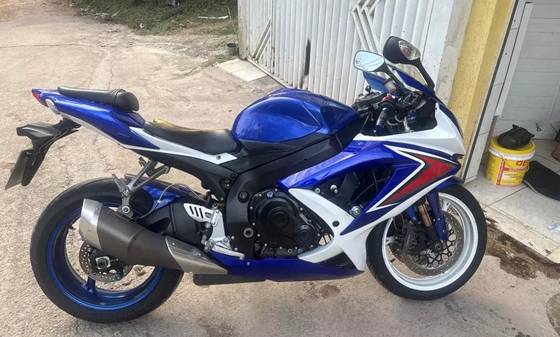 SUZUKI GSX-R750 
