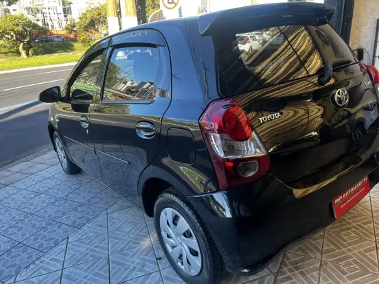 TOYOTA-ETIOS-2018