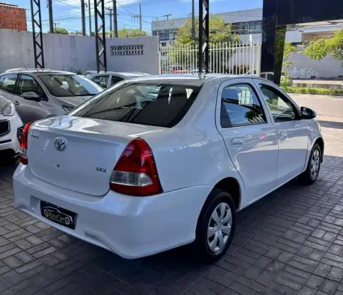 TOYOTA-ETIOS-2017