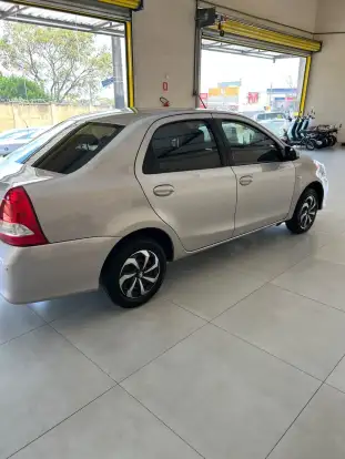 TOYOTA-ETIOS-2017