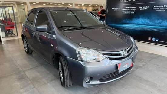 TOYOTA-ETIOS-2015