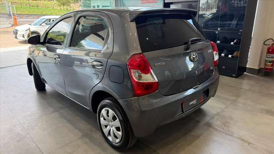 TOYOTA-ETIOS-2015