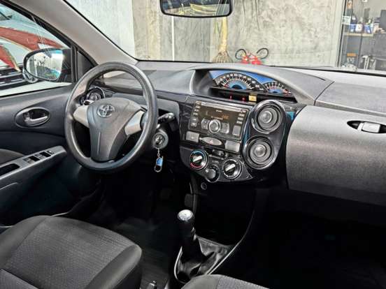 TOYOTA-ETIOS-2013