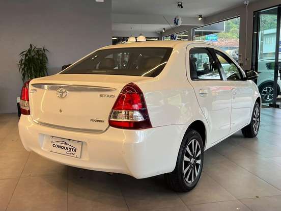 TOYOTA-ETIOS-2015