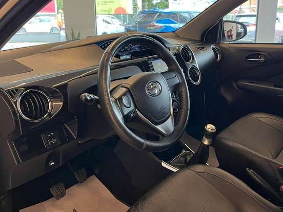 TOYOTA-ETIOS-1.5 PLATINUM 16V FLEX 4P MANUAL TOYOTA-ETIOS-2015
