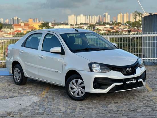 TOYOTA-ETIOS-2018