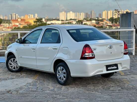 TOYOTA-ETIOS-1.5 X SEDAN 16V FLEX 4P AUTOMÁTICO TOYOTA-ETIOS-2018