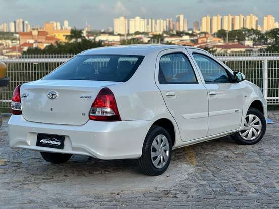 TOYOTA-ETIOS-2018