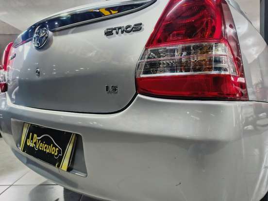 TOYOTA-ETIOS-1.5 XLS SEDAN 16V FLEX 4P MANUAL TOYOTA-ETIOS-2013