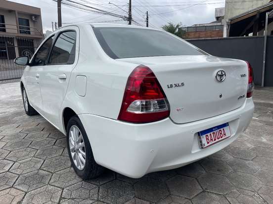 TOYOTA-ETIOS-1.5 XLS SEDAN 16V FLEX 4P MANUAL TOYOTA-ETIOS-2013