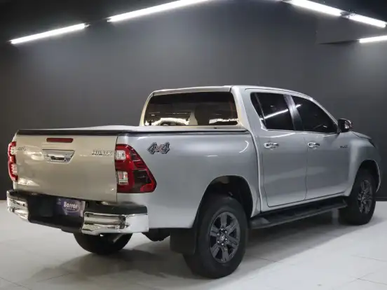 TOYOTA-HILUX-2.8 D-4D TURBO DIESEL CD SR 4X4 AUTOMÁTICO TOYOTA-HILUX-2023