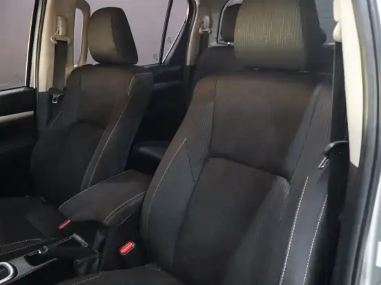 TOYOTA-HILUX-2023