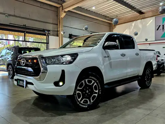 TOYOTA-HILUX-2.8 D-4D TURBO DIESEL CD SRV 4X4 AUTOMÁTICO TOYOTA-HILUX-2022