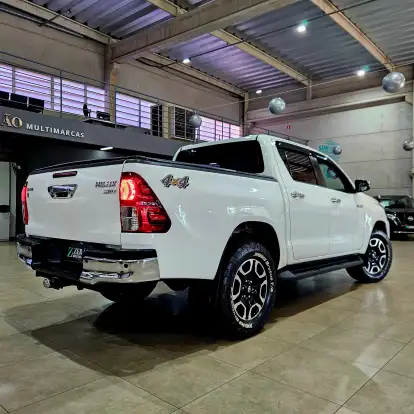 TOYOTA-HILUX-2022