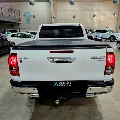 TOYOTA-HILUX-2022