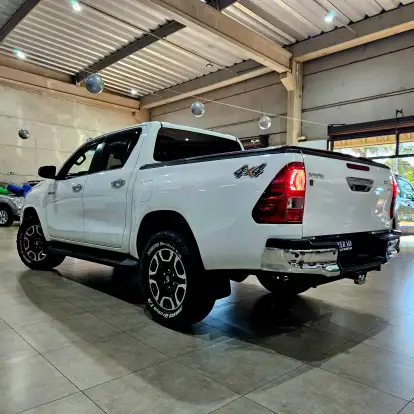 TOYOTA-HILUX-2022