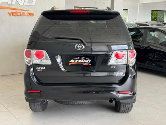 TOYOTA-HILUX-2.7 SR 4X2 CD 16V FLEX 4P AUTOMÁTICO TOYOTA-HILUX-2014