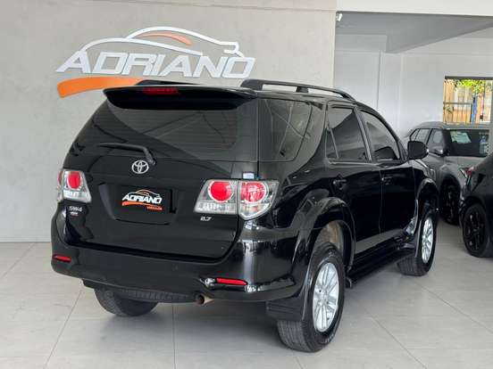 TOYOTA-HILUX-2.7 SR 4X2 CD 16V FLEX 4P AUTOMÁTICO TOYOTA-HILUX-2014