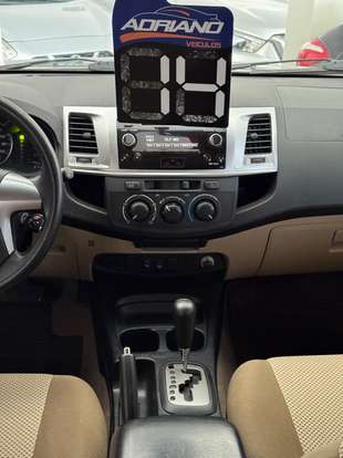 TOYOTA-HILUX-2.7 SR 4X2 CD 16V FLEX 4P AUTOMÁTICO TOYOTA-HILUX-2014