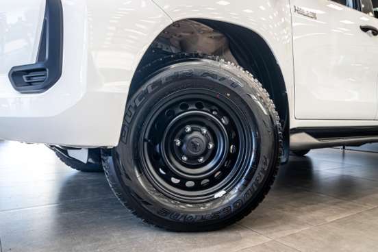 TOYOTA-HILUX-2025