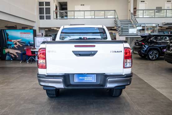 TOYOTA-HILUX-2025