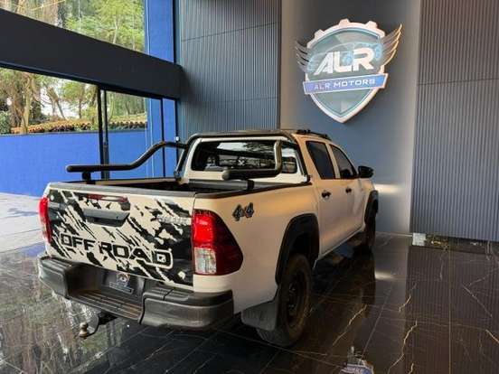 TOYOTA-HILUX-2025