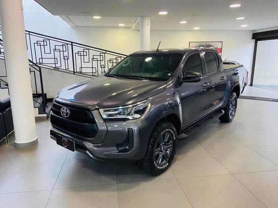 TOYOTA HILUX 2.8 D-4D TURBO DIESEL CD SR 4X4 AUTOMÁTICO