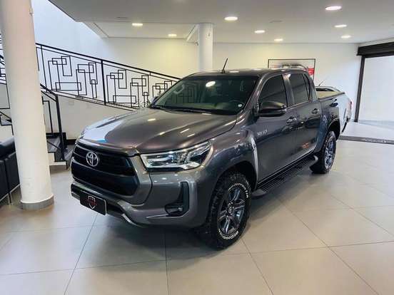 TOYOTA-HILUX-2.8 D-4D TURBO DIESEL CD SR 4X4 AUTOMÁTICO TOYOTA-HILUX-2024