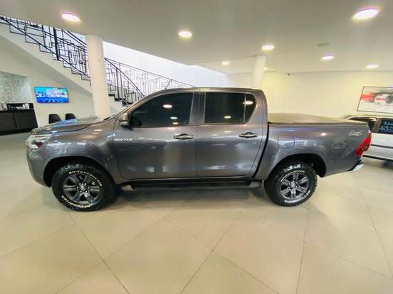 TOYOTA-HILUX-2.8 D-4D TURBO DIESEL CD SR 4X4 AUTOMÁTICO TOYOTA-HILUX-2024