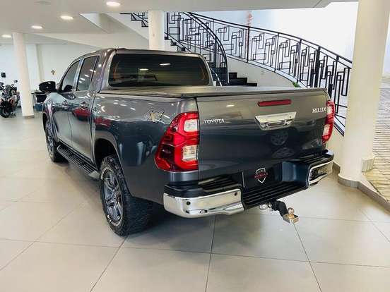 TOYOTA-HILUX-2.8 D-4D TURBO DIESEL CD SR 4X4 AUTOMÁTICO TOYOTA-HILUX-2024