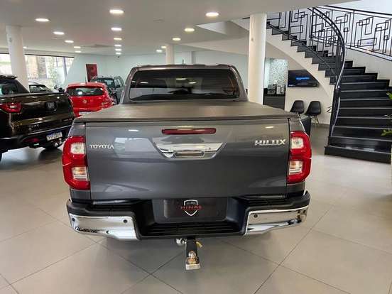 TOYOTA-HILUX-2.8 D-4D TURBO DIESEL CD SR 4X4 AUTOMÁTICO TOYOTA-HILUX-2024