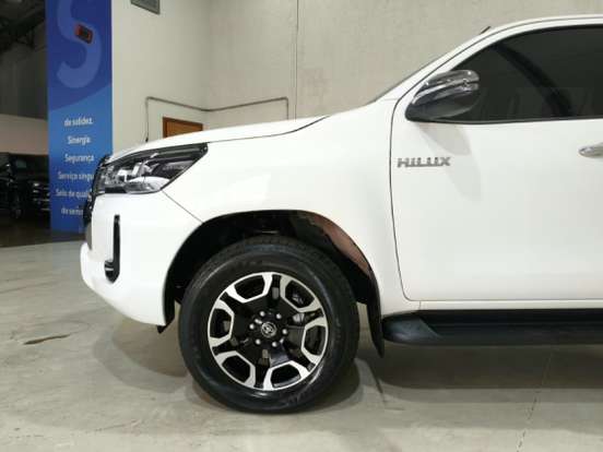 TOYOTA-HILUX-2025