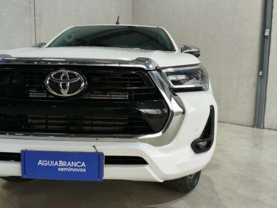 TOYOTA-HILUX-2025