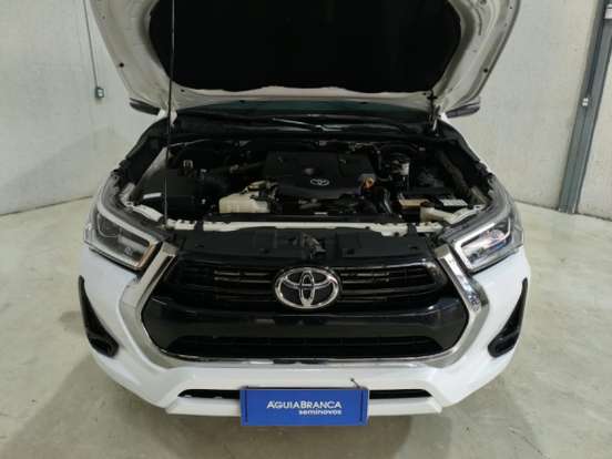 TOYOTA-HILUX-2025