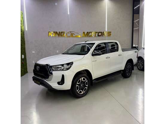 TOYOTA-HILUX-2023