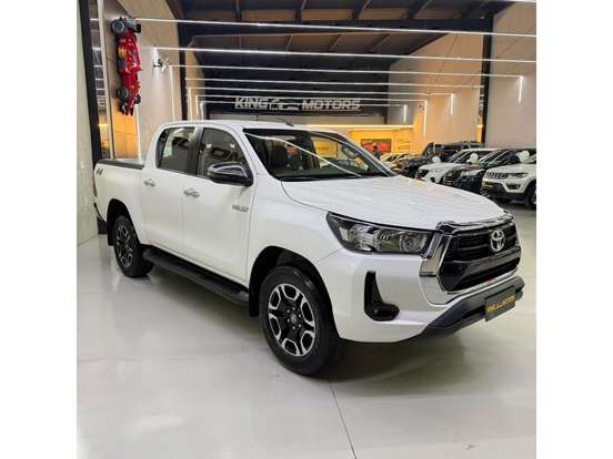 TOYOTA-HILUX-2.8 D-4D TURBO DIESEL CD SRV 4X4 AUTOMÁTICO TOYOTA-HILUX-2023