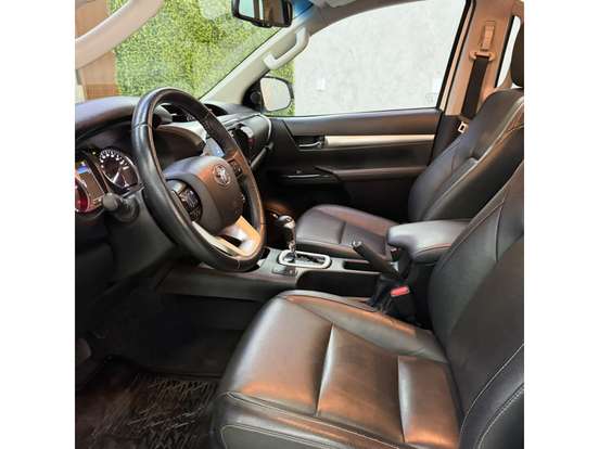 TOYOTA-HILUX-2.8 D-4D TURBO DIESEL CD SRV 4X4 AUTOMÁTICO TOYOTA-HILUX-2023